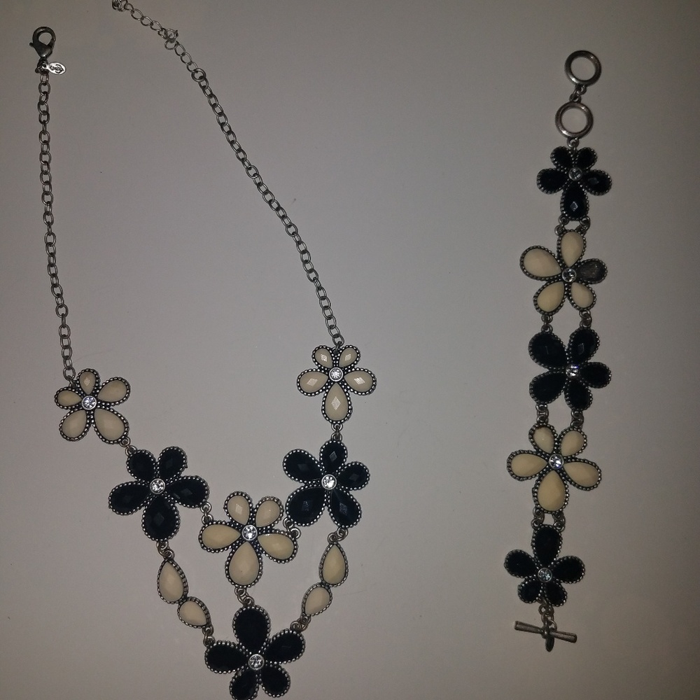 Black and off white flower shaped necklace and bra